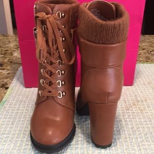 Lace-Up High heel Women’s Boot size 9 NEW Brown Zip-Side 4 1/2” heel Super Cute